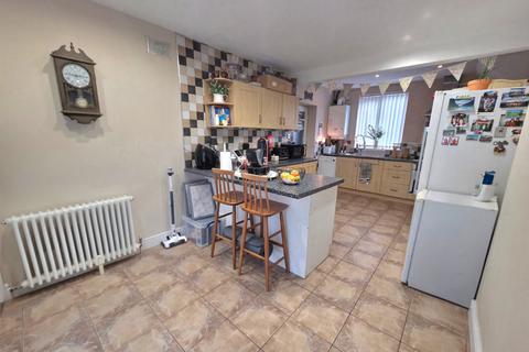3 bedroom semi-detached house for sale, Beechwood Road, Warwickshire CV12