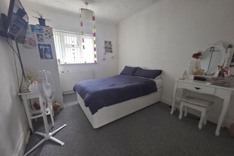 3 bedroom semi-detached house for sale, Beechwood Road, Warwickshire CV12
