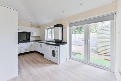 2 bedroom maisonette to rent, Deer Park Gardens, Mitcham, CR4
