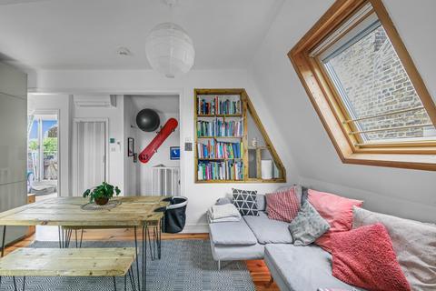 3 bedroom flat for sale, West Bank, London, N16