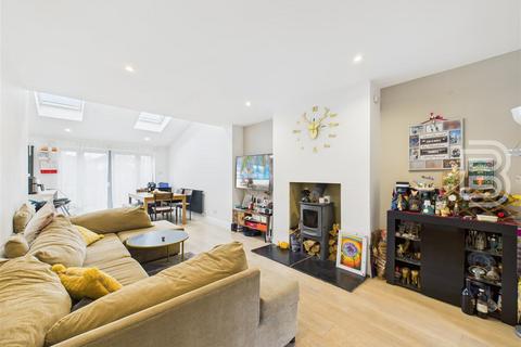 3 bedroom semi-detached house for sale, Sheriff Road, Rugby CV21