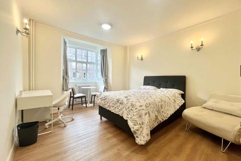 Studio to rent, Woburn Place, London WC1H