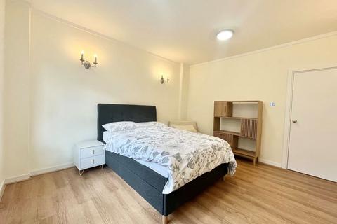 Studio to rent, Woburn Place, London WC1H