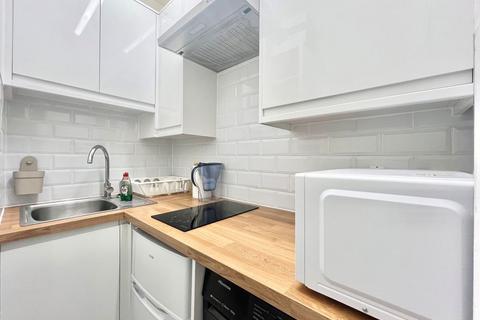 Studio to rent, Woburn Place, London WC1H