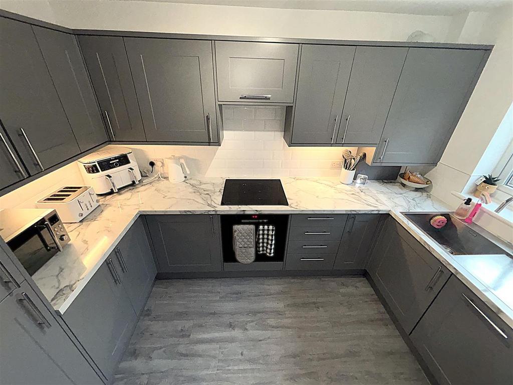 Fitted kitchen