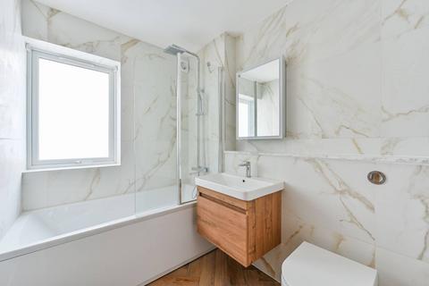 1 bedroom flat for sale, 1A St Martin House, London NW1