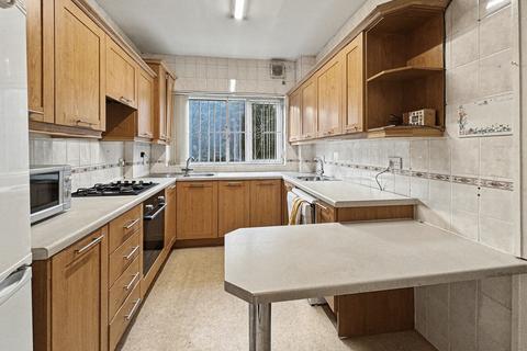 2 bedroom flat for sale, Old Hall Road, Lakeside Court, M7