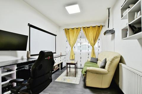 3 bedroom semi-detached house for sale, Maltby Road, Greater Manchester M23