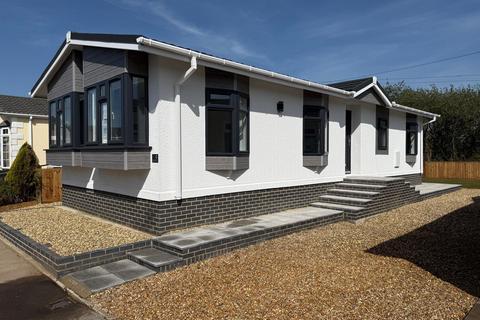 2 bedroom park home for sale, Gotherington, Gloucestershire, GL52
