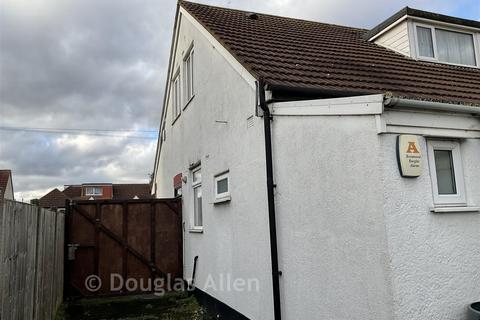 5 bedroom bungalow for sale, Lodge Lane, Romford, Essex
