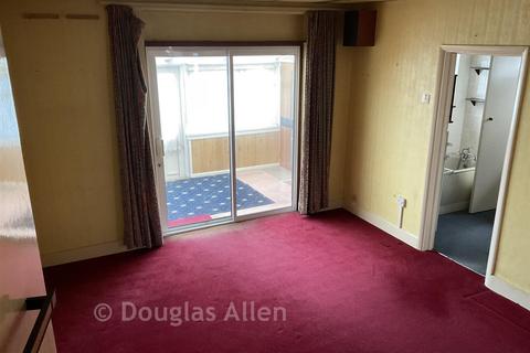5 bedroom chalet for sale, Lodge Lane, Romford, Essex