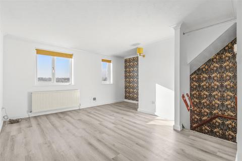 3 bedroom end of terrace house to rent, Gibbs Close, High Wycombe HP13
