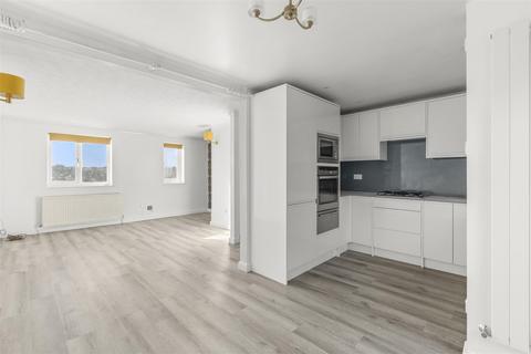 3 bedroom end of terrace house to rent, Gibbs Close, High Wycombe HP13