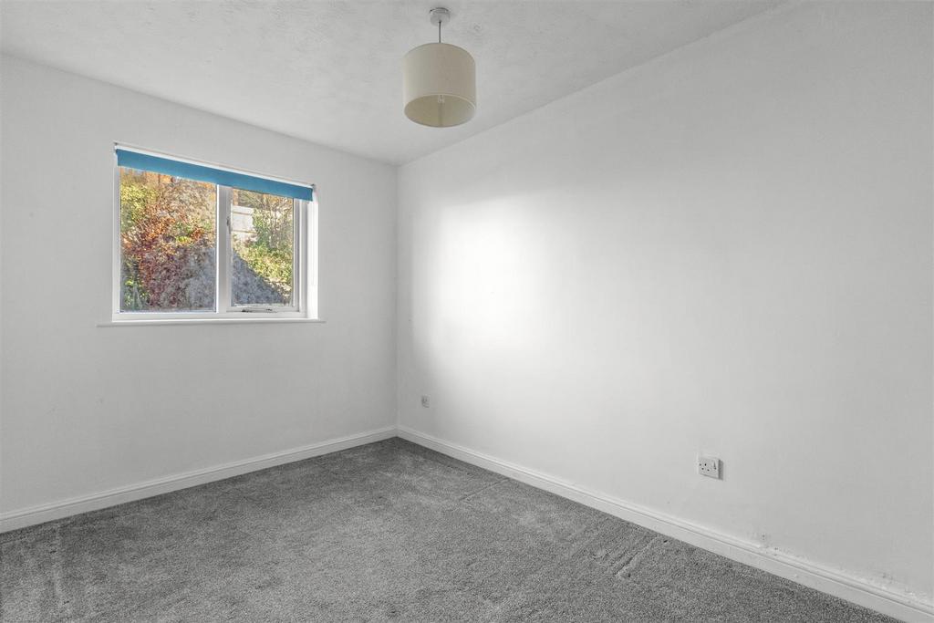 Photos High Res 3 Gibbs Close, HP13 5 YB-3.jpg