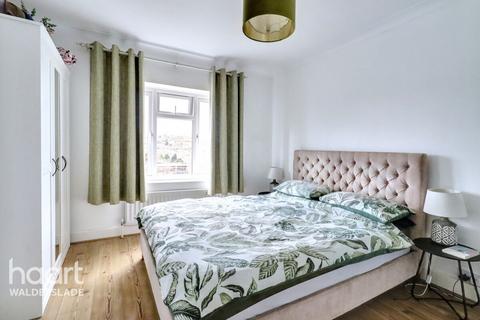 3 bedroom terraced house for sale, Upper Luton Road, Chatham