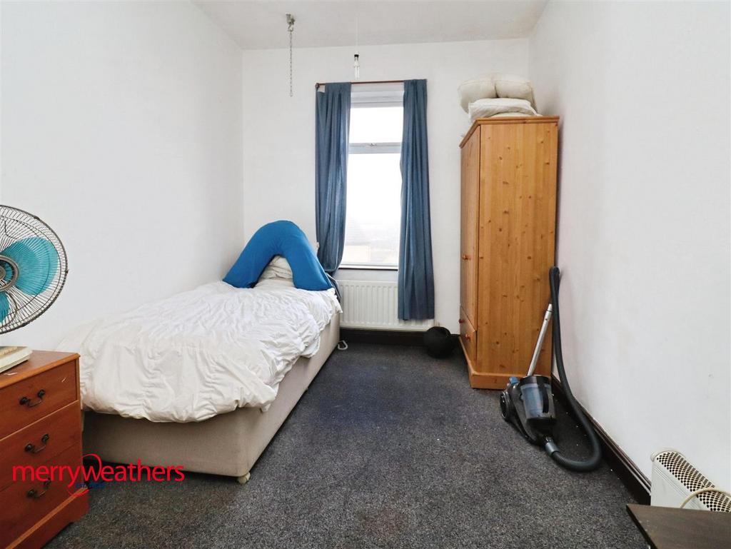 Rear bedroom