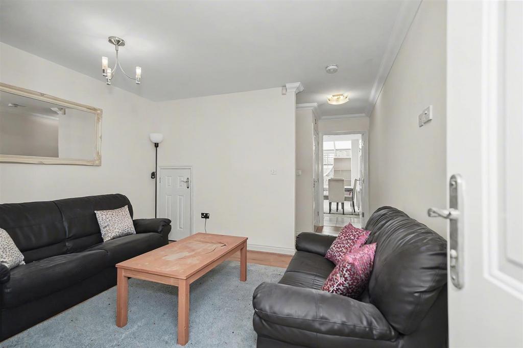 29 John Cullis Gardens-2.jpeg