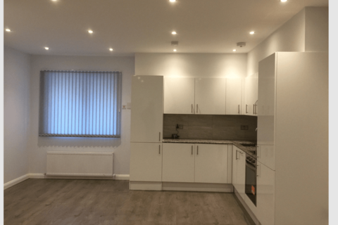 2 bedroom flat to rent, North road, Southall UB1