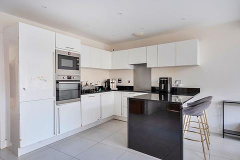 3 bedroom end of terrace house for sale, Oakgrove, Caterham CR3