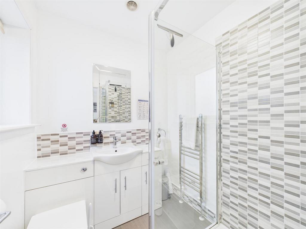 Bedroom 1 en suite