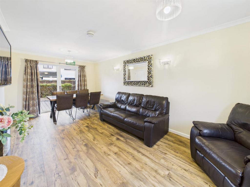 Lounge/dining room