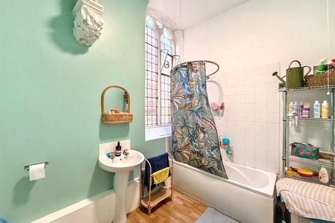 2 bedroom flat for sale, Ceylon Place, Eastbourne