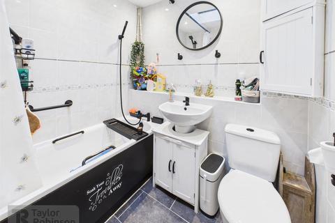 3 bedroom end of terrace house for sale, Forestfield, Furnace Green, Crawley