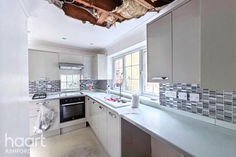 2 bedroom semi-detached house for sale, Cudworth Road, Ashford