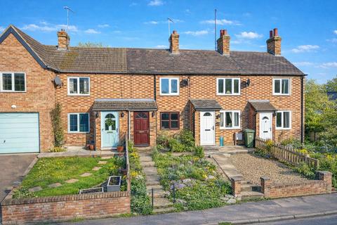 2 bedroom cottage for sale, London Road, Milton Keynes MK5