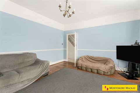 3 bedroom terraced house for sale, Sittingbourne Avenue, Enfield