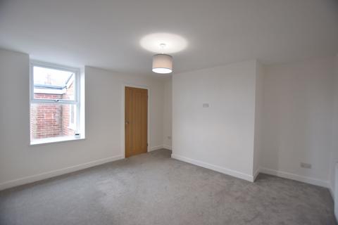 2 bedroom flat to rent, York Street, Pelaw, NE10