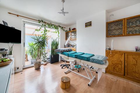 4 bedroom end of terrace house for sale, Lodge Avenue, Croydon