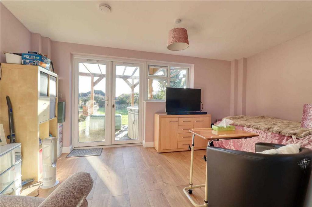 Lounge/Kitchen