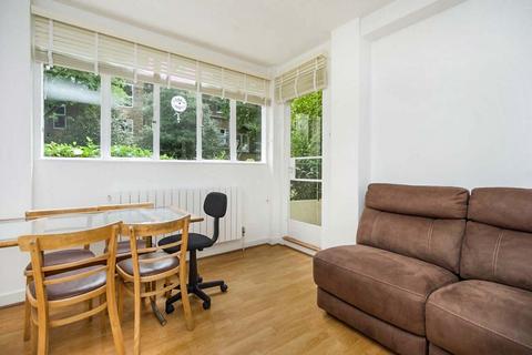3 bedroom flat to rent, Thurleigh Court, Nightingale Lane, SW12