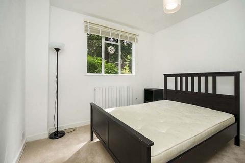 3 bedroom flat to rent, Thurleigh Court, Nightingale Lane, SW12
