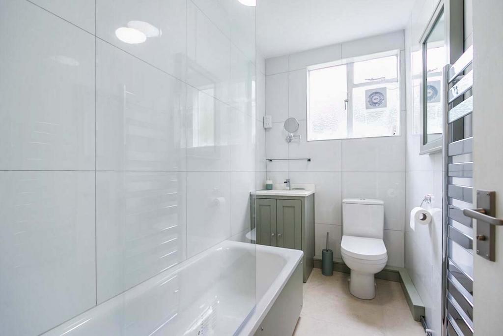 2 bathroom thurleigh