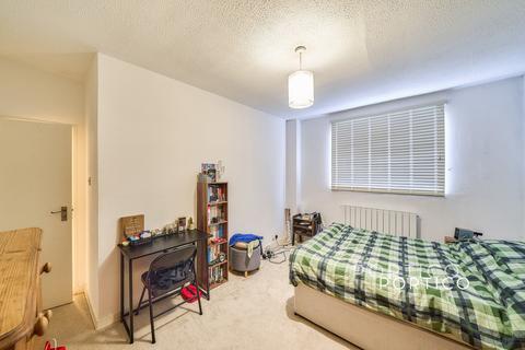 3 bedroom flat to rent, Thurleigh Court, Nightingale Lane, SW12