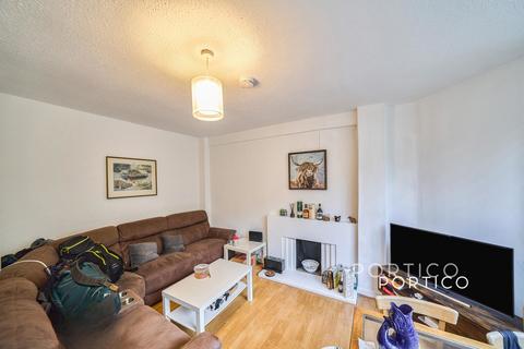 3 bedroom flat to rent, Thurleigh Court, Nightingale Lane, SW12