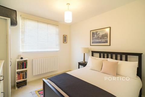 3 bedroom flat to rent, Thurleigh Court, Nightingale Lane, SW12