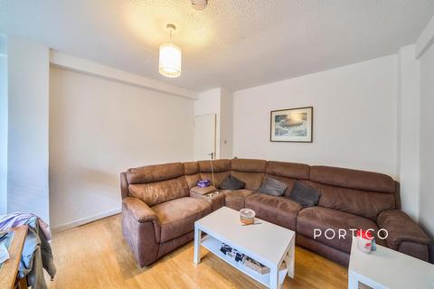 3 bedroom flat to rent, Thurleigh Court, Nightingale Lane, SW12