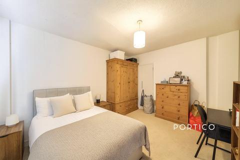 3 bedroom flat to rent, Thurleigh Court, Nightingale Lane, SW12
