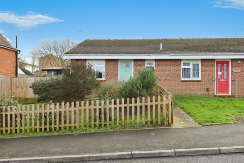 1 bedroom bungalow to rent, Bellevue Road, PO31