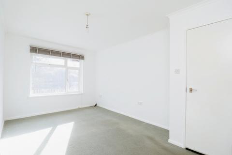 1 bedroom bungalow to rent, Bellevue Road, PO31