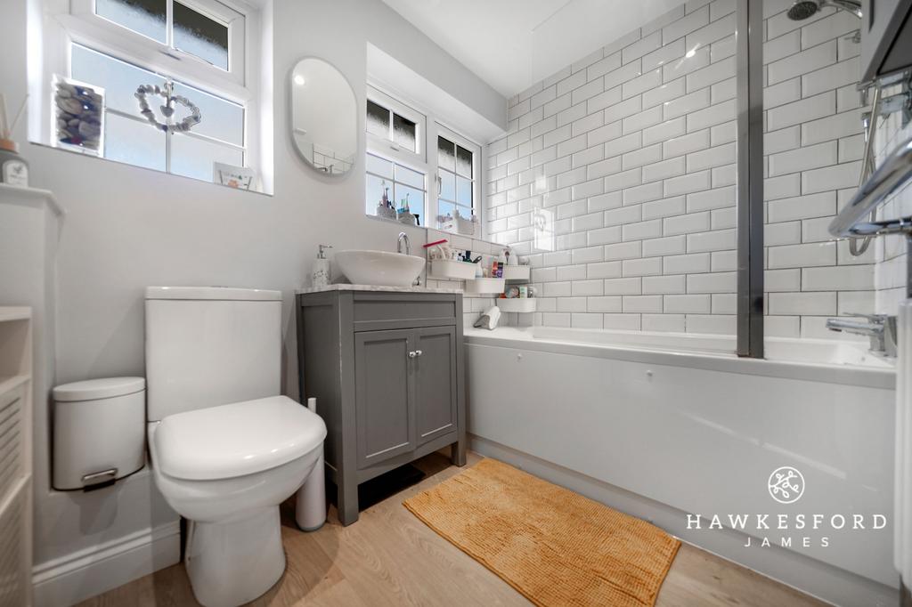 Staple Close, Sittingbourne - Bathroom