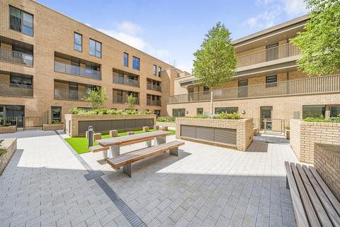 3 bedroom apartment to rent, Beckton E16