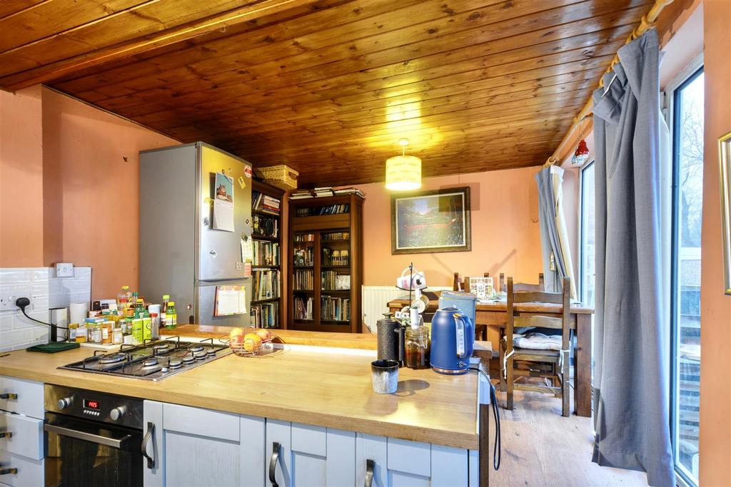 Kitchen 2.jpeg
