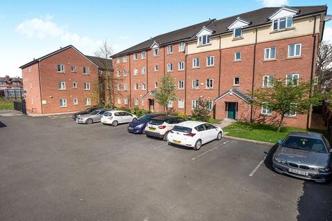 2 bedroom flat to rent, Harriet Street, Manchester M28