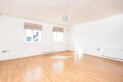 2 bedroom flat to rent, Harriet Street, Manchester M28