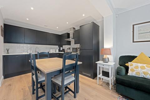 2 bedroom flat for sale, Courtview House, East Molesey, KT8
