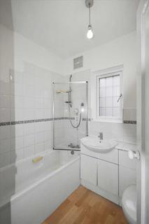 3 bedroom flat to rent, Fairlawn Avenue, Chiswick, Chiswick